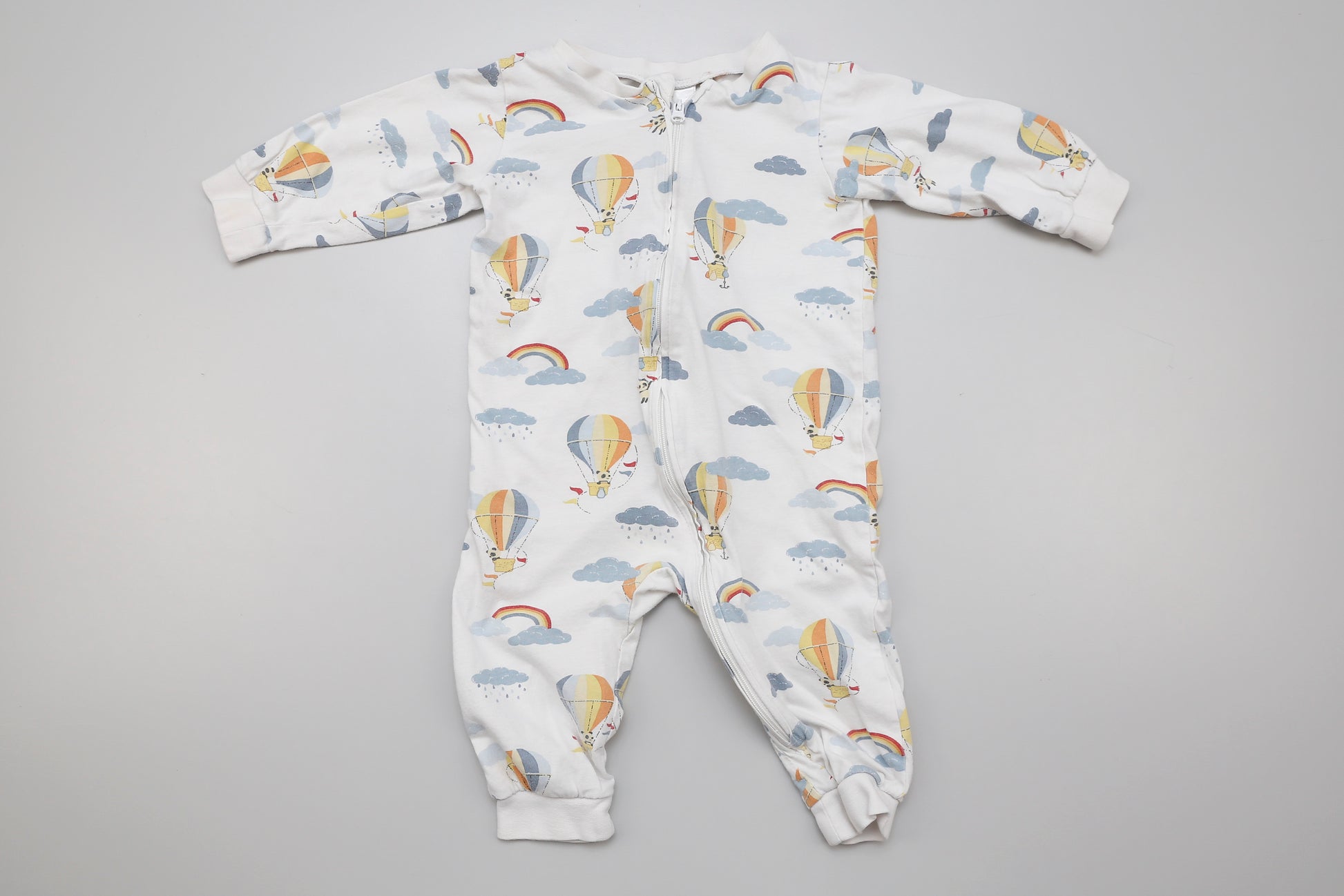 Baby-Strampler ohne Füße mit Heißluftballon-, Wolken- und Regenbogenmuster, aus dünnem Baumwollstoff, Größe 74

