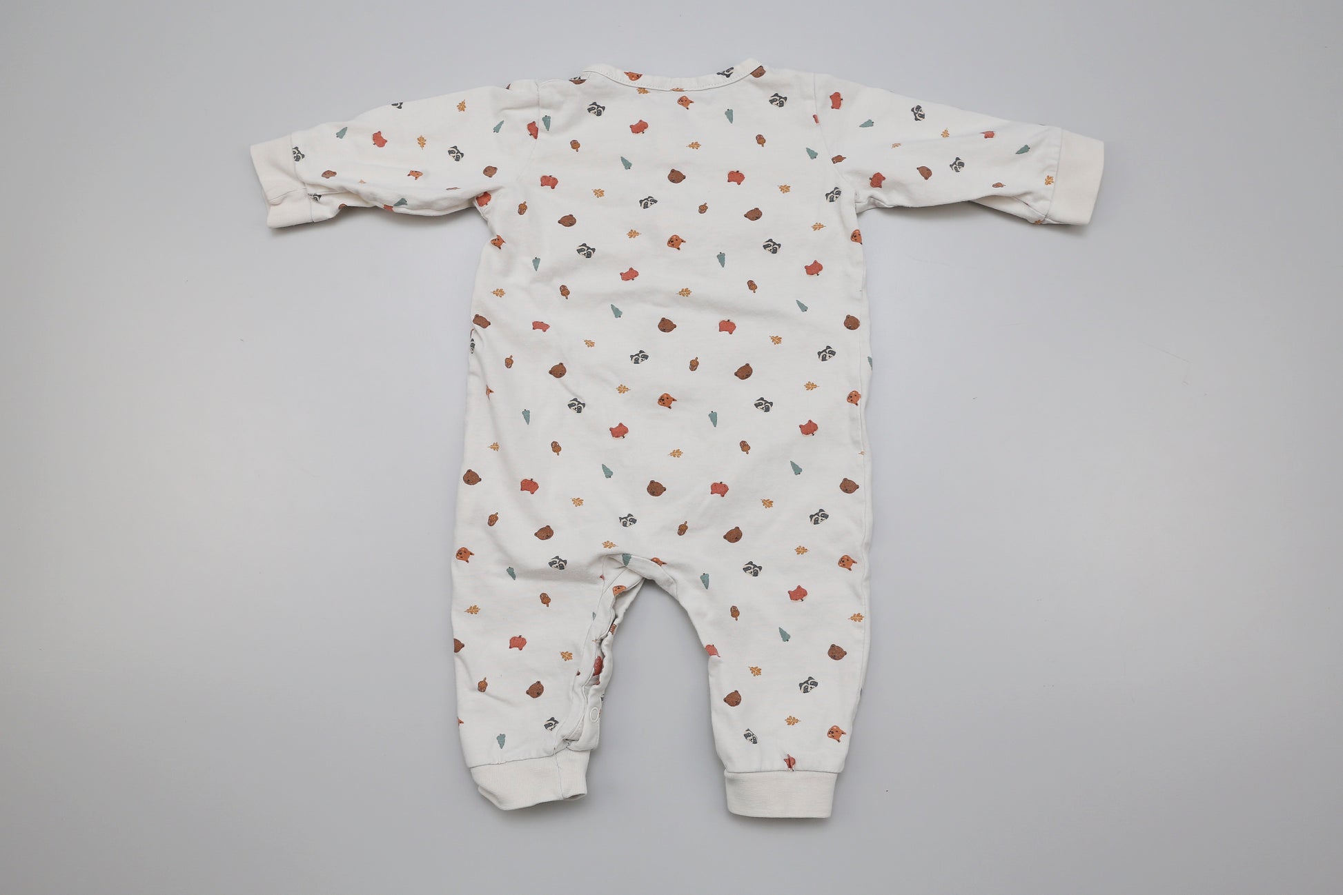 Beiger Baby-Strampler mit Blätter- und Eichhörnchenmotiv (68) - KlugeMutti