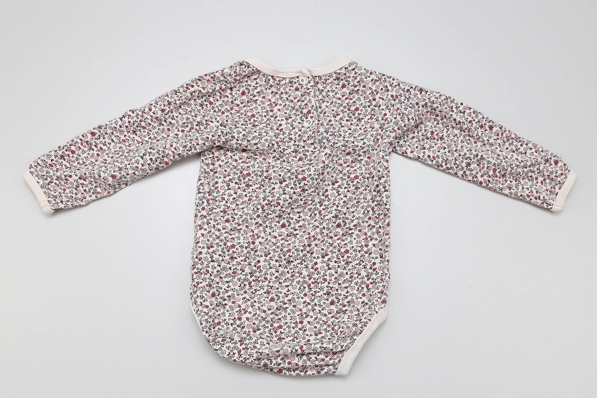 Langarm-Body mit Blumenmuster (74) - KlugeMutti