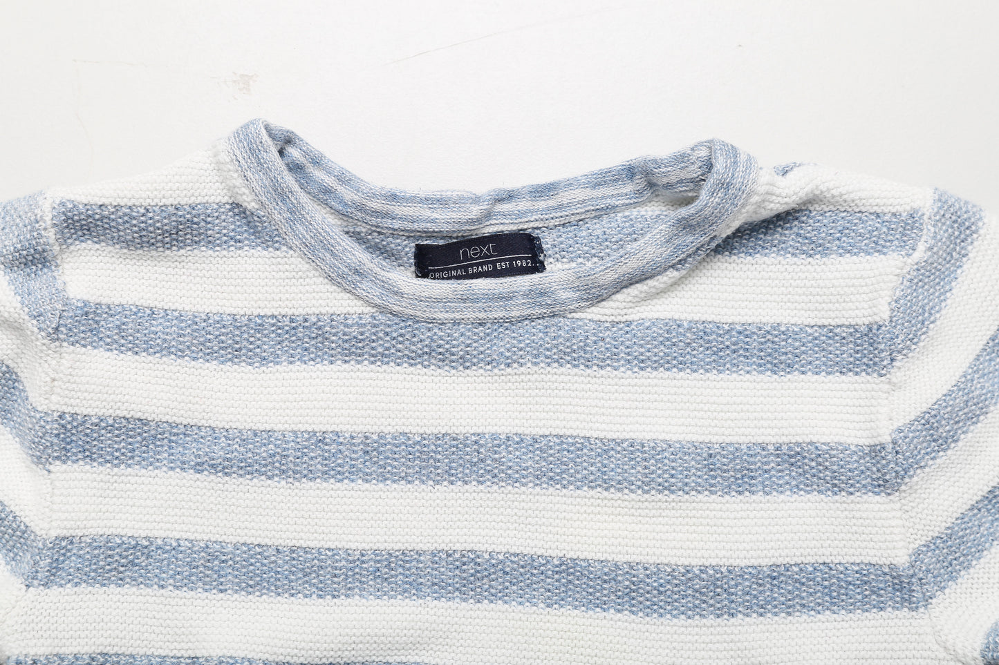 Gestricktes Baumwoll-T-Shirt in Weiß und Hellblau (74) - KlugeMutti