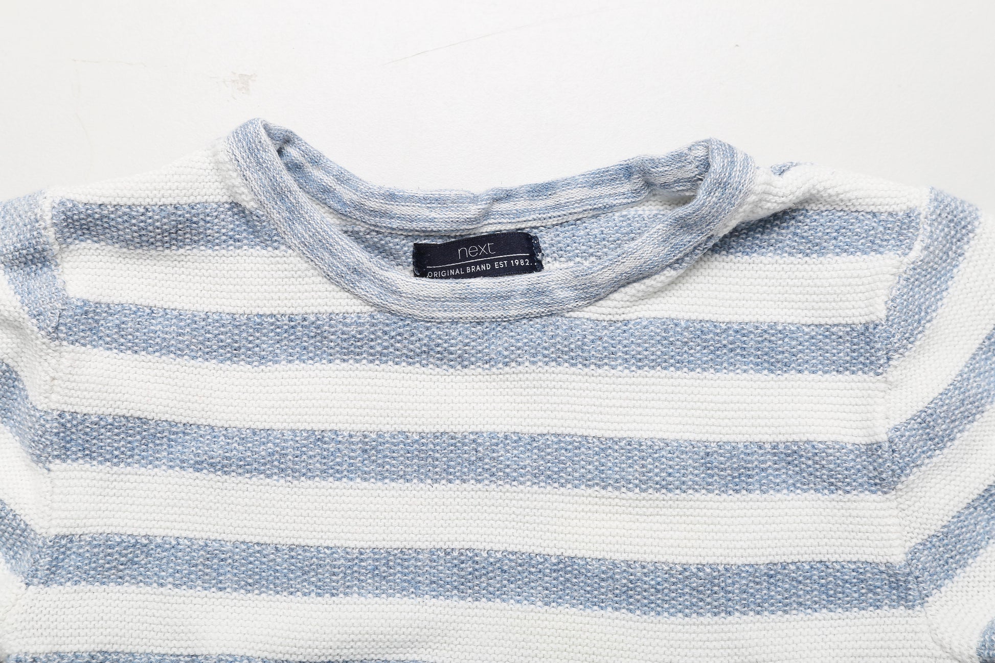 Gestricktes Baumwoll-T-Shirt in Weiß und Hellblau (74) - KlugeMutti