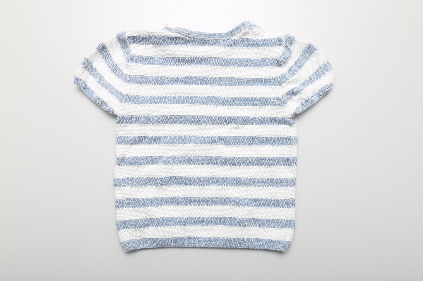 Gestricktes Baumwoll-T-Shirt in Weiß und Hellblau (74) - KlugeMutti