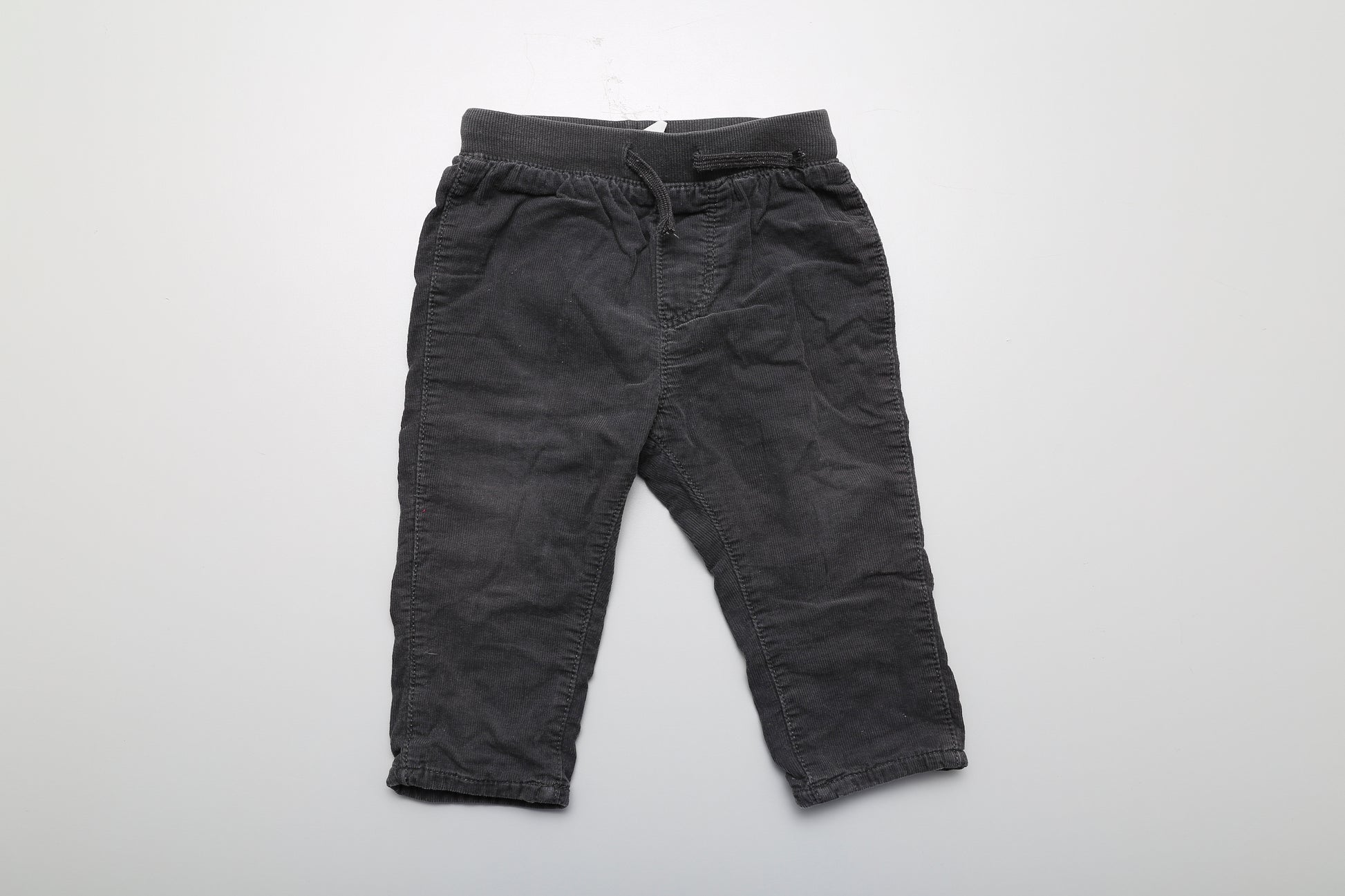 Dunkelgraue gefütterte Hose in Größe 74.