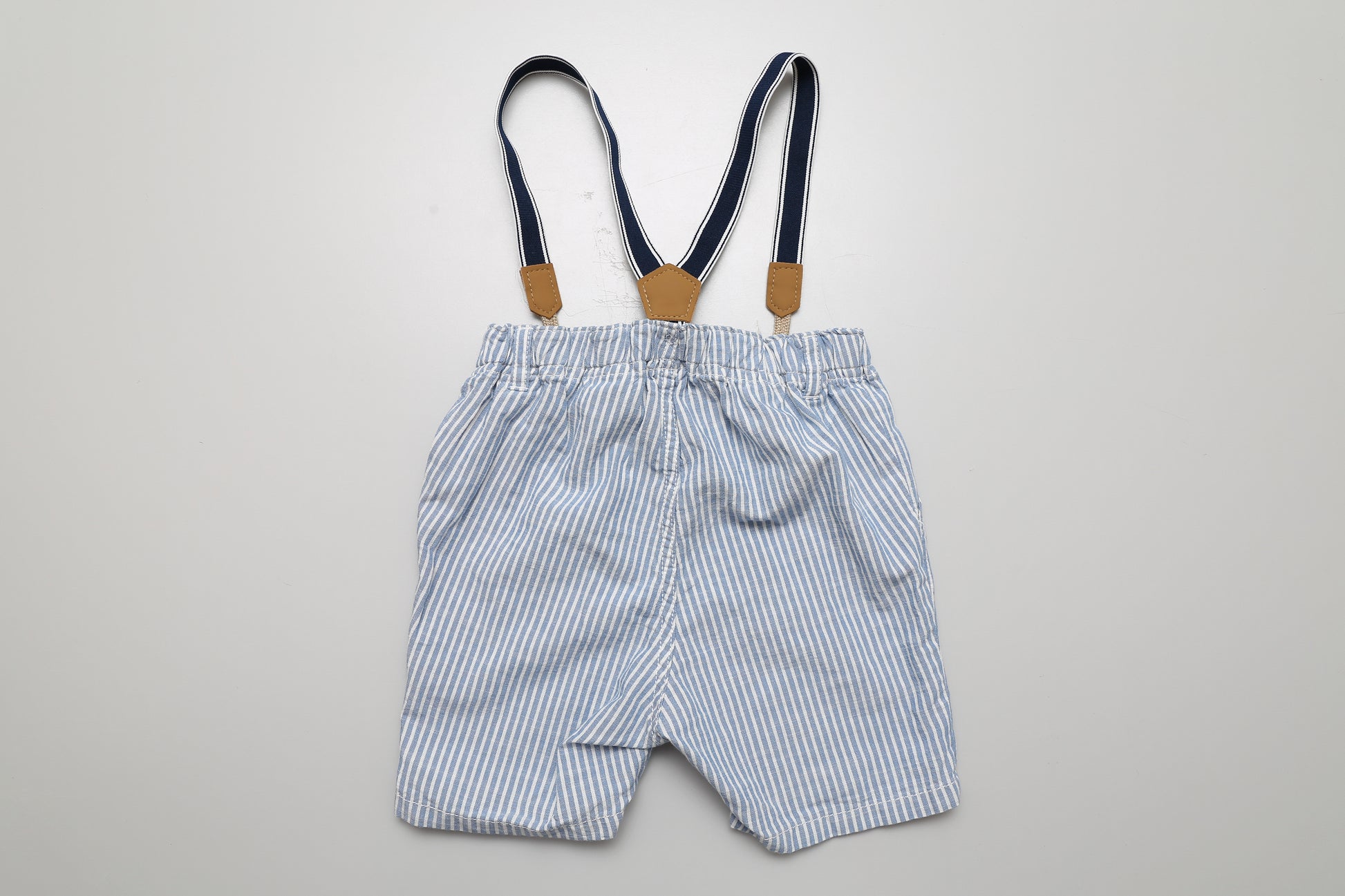 Blau-weiß Shorts mit abknöpfbaren Trägern (92) - KlugeMutti