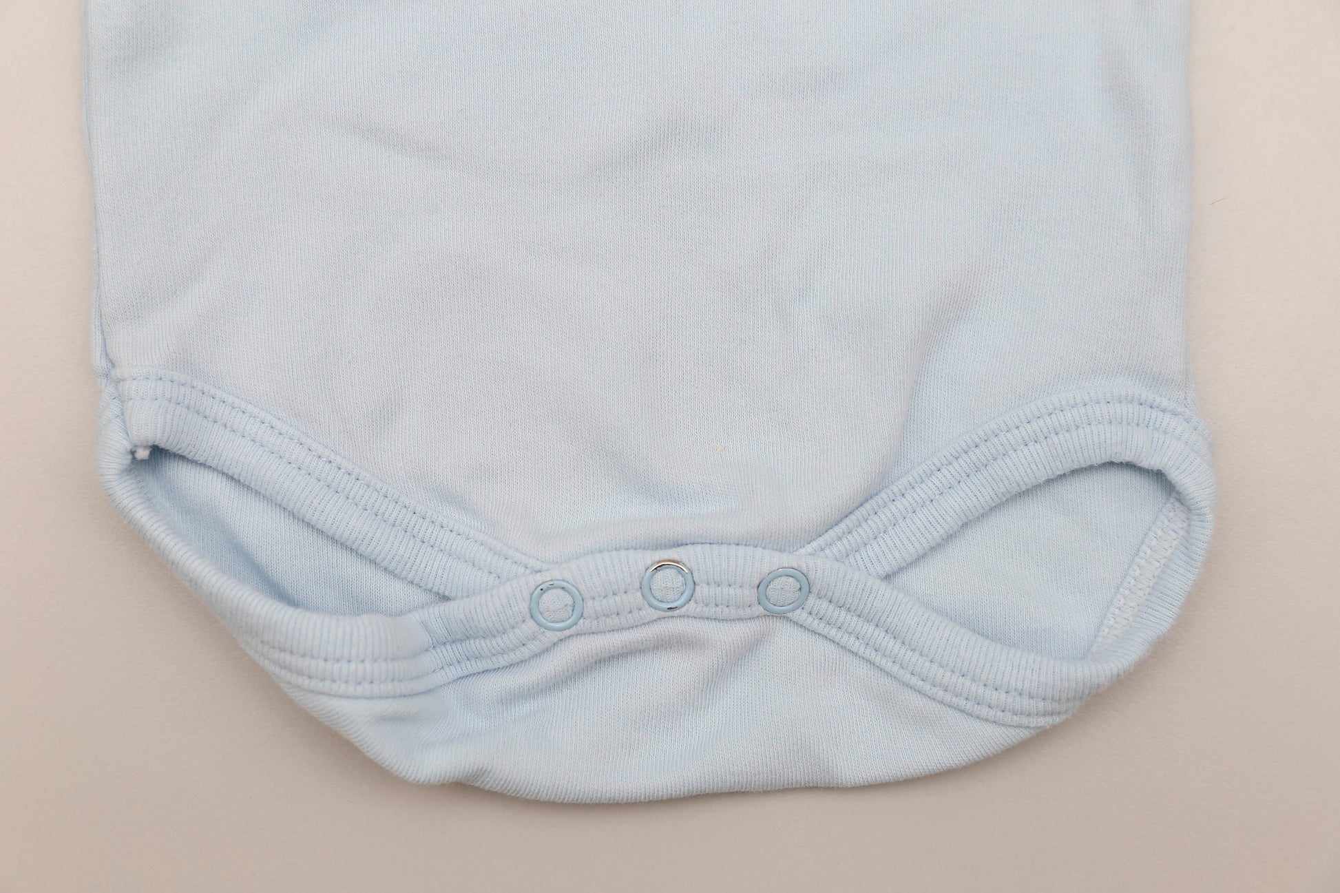 Hellblauer Giraffen-Polo-Body (68-74) - KlugeMutti